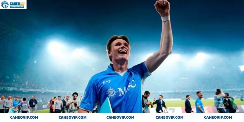 Mc Tominay tỏa sáng giúp Napoli vô địch Seria lần thứ 3